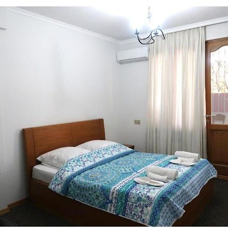Guesthouse Ellie- Elisabeth Adishi Екстер'єр фото