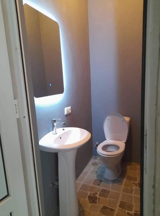 Guesthouse Ellie- Elisabeth Adishi Екстер'єр фото