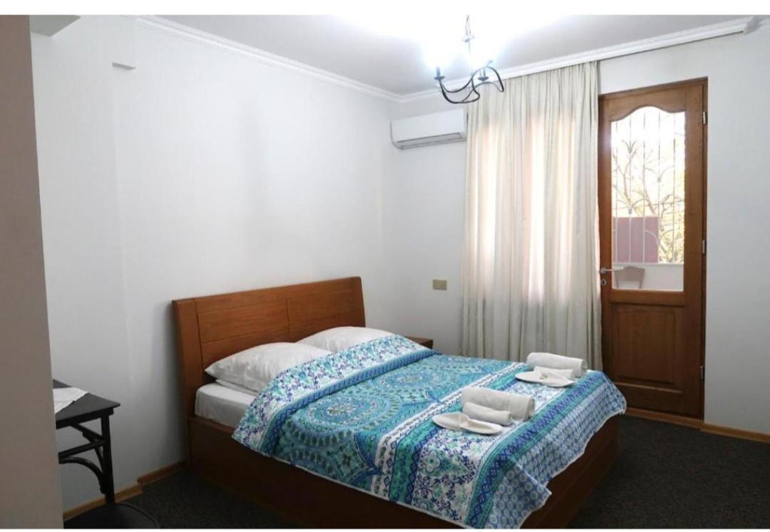 Guesthouse Ellie- Elisabeth Adishi Екстер'єр фото
